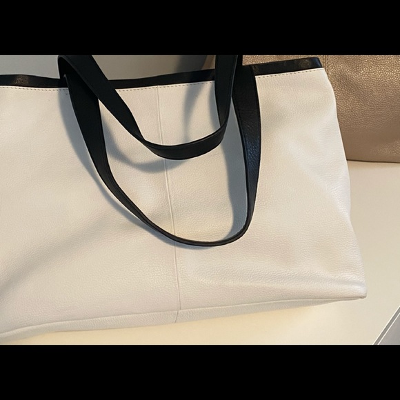 Amazing T Tahari white and black Crawford tote - Picture 2 of 4